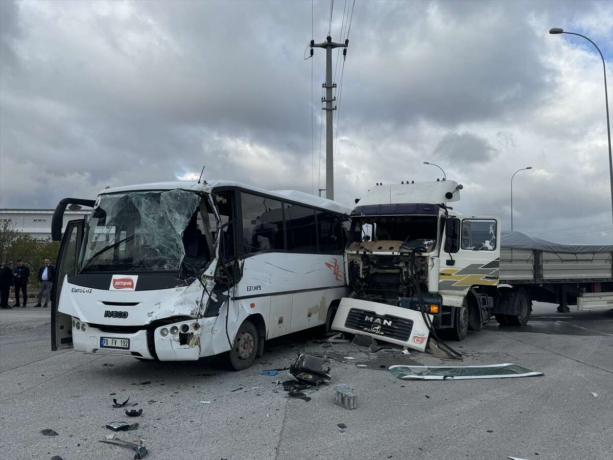 Karaman’da işçi servisi TIR’la çarpıştı! Çok sayıda yaralı var 10